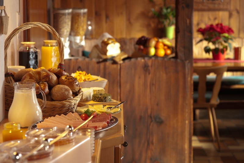 brasserie-ANTIBES-min_breakfast_buffet_food_restaurant_meal_hotel_plate_fresh-718745